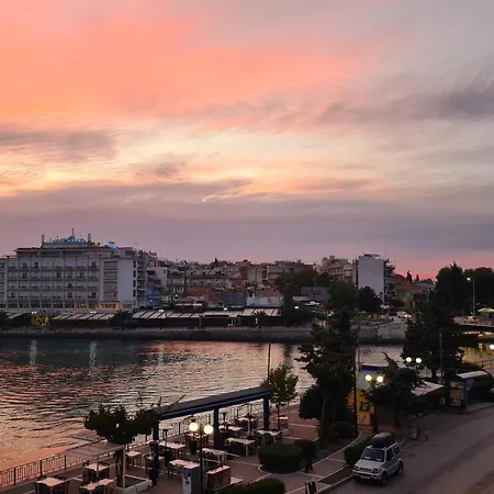 Debbie'S Διαμέρισμα Δίπλα Στο Νερό ! Chalkís Exterior foto
