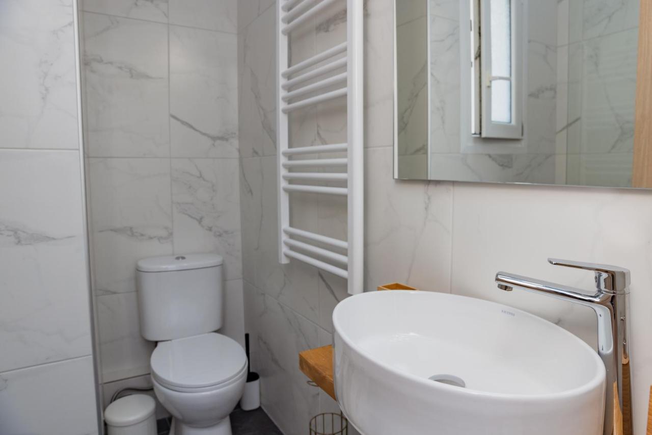 Debbie's δίπλα στο νερό ! Apartment *
